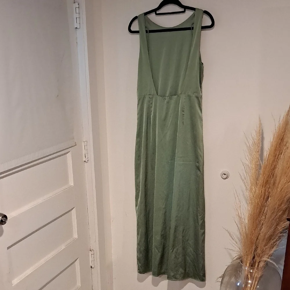 Abercrombie & Fitch Sage Green Maxi Dress Size L NWOT B113